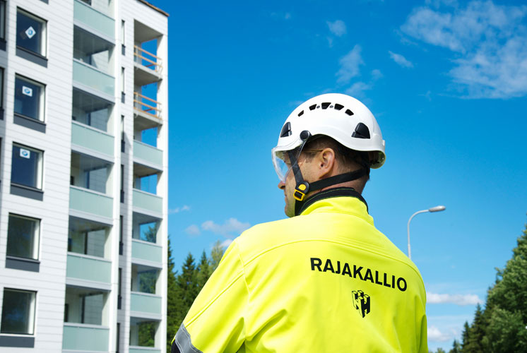 Rajakallio Hartelan työmaan edustalla