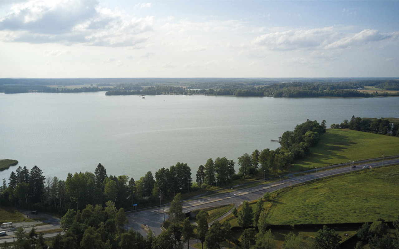 Valokuva ilmasta Tuusulanjärven rannalta