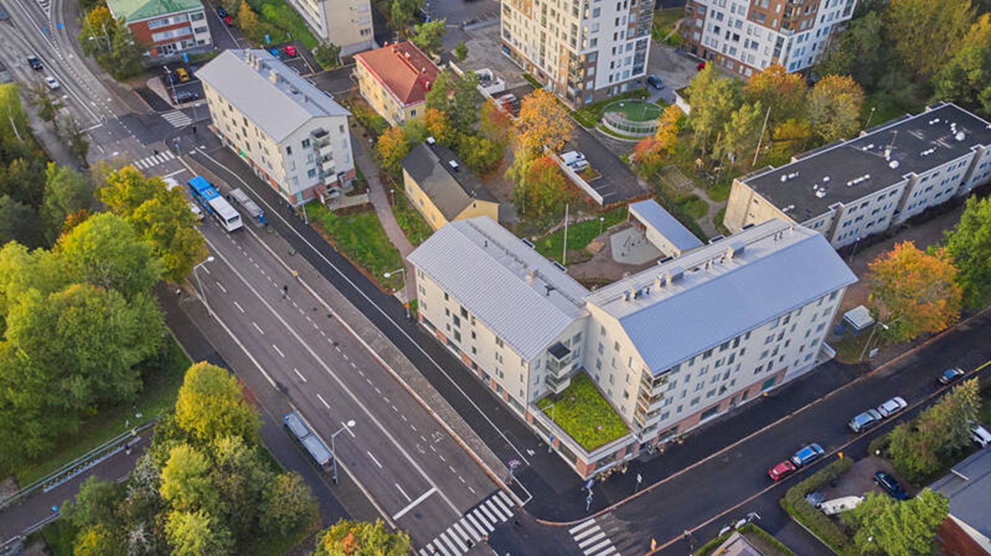 Valokuva Pitäjänmäessä sijaitsevan asuntokohteen Helsingin Siveltimen ilmasta katsottuna