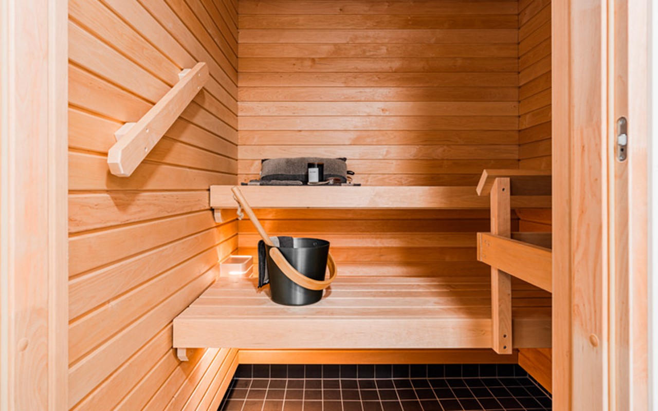 Vahva-Jussin asunnon sauna ja musta löylysanko