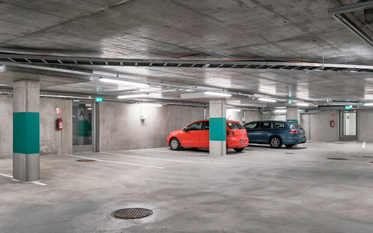 Valokuva Siveltimen pysäköintihallista