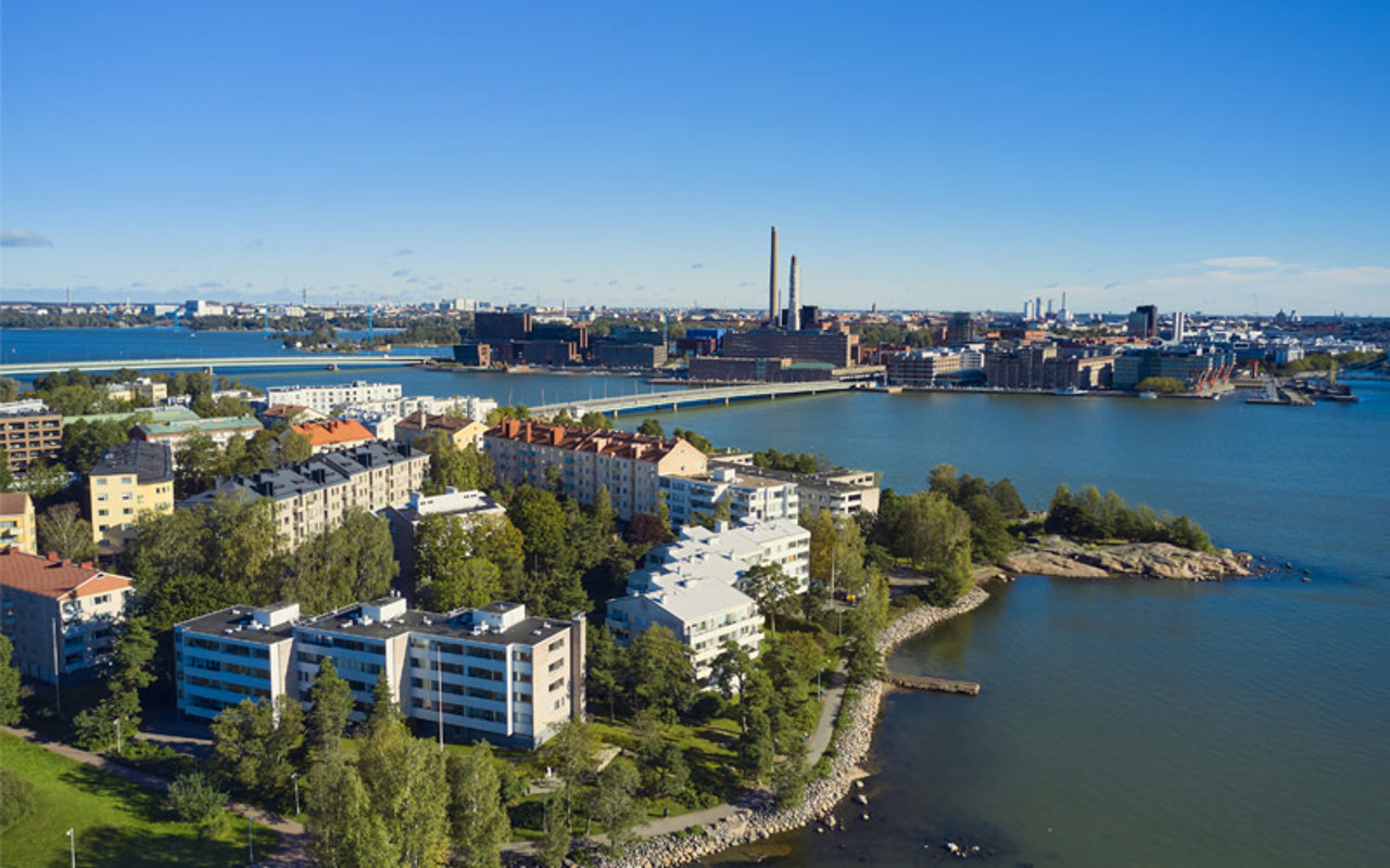 Ilmakuvanäkymä Lauttasaaresta Salmisaareen päin