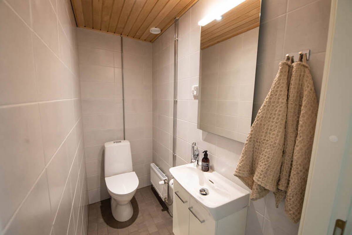 Valokuva asunnon A14 erillis-wc:stä