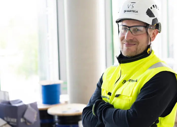 Hartelan työntekijä Fuugan työmaalla 