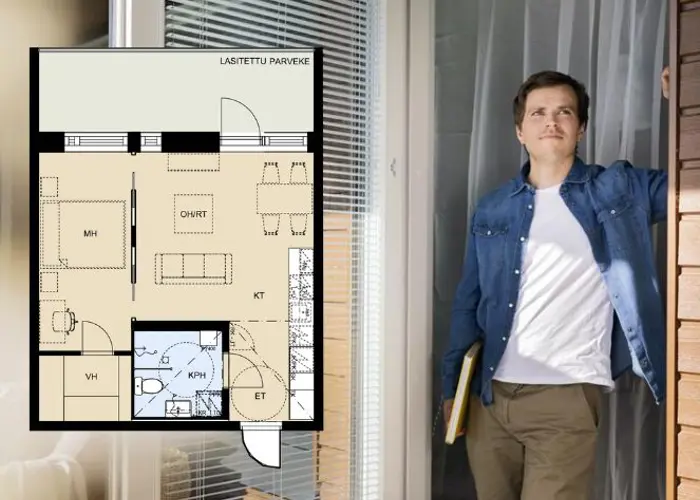 Kuva miehestä seisomassa parvekkeen ovella ja katsomassa ulos sekä asuntopohjan kuva