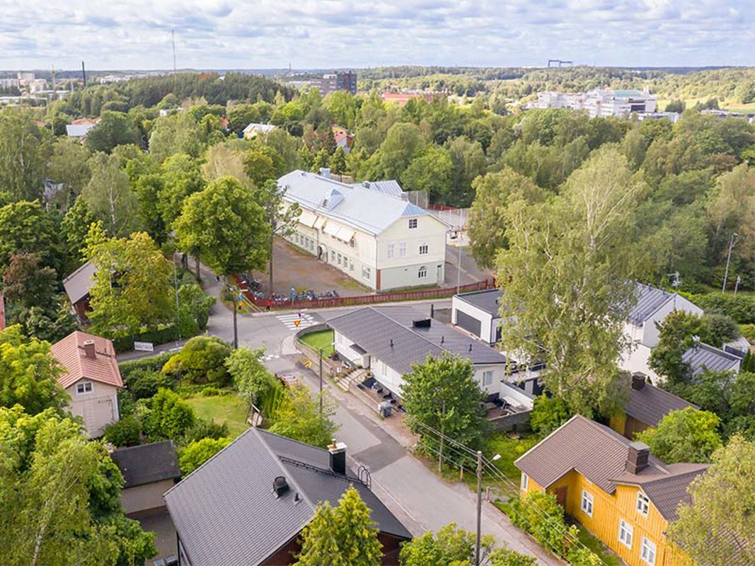 Valokuvanäkymä Turun Kähärissä sijaitsevasta Raunistulan koulusta