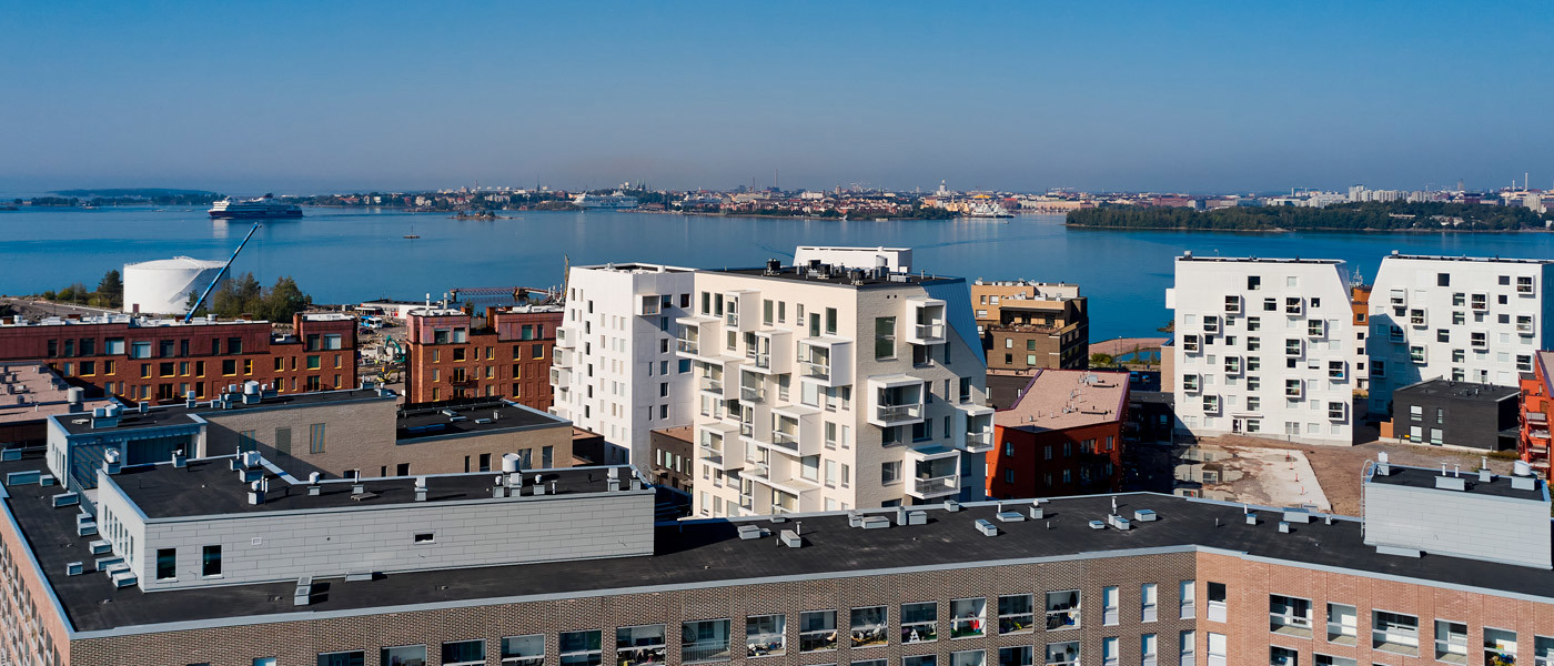 Ilmakuvanäkymä Kruunuvuorenrannasta Helsingin kantakaupunkiin päin katsottuna