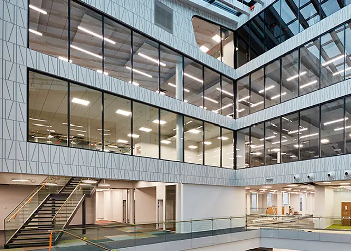 Kuva HSY aulasta Ilmalan aseman Toimitiloissa