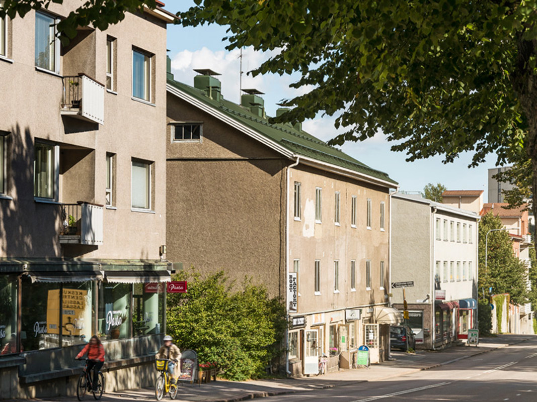 Helsingin Pitäjänmäen kivijalkaliikkeitä.