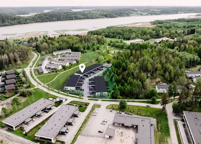 Kuvaan istutettu visukuva Kaarinan Raadelmaan tulevasta rivitaloyhtiöstä