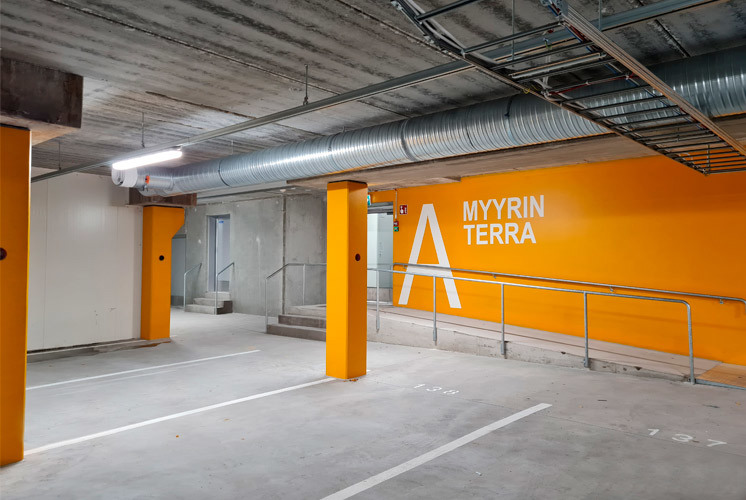 Myyrin Terran autohalli sisäänkäynti A-rappuun