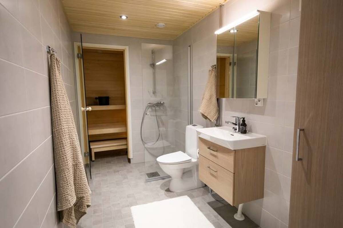 Valokuva asunnon B61 kylpyhuoneesta