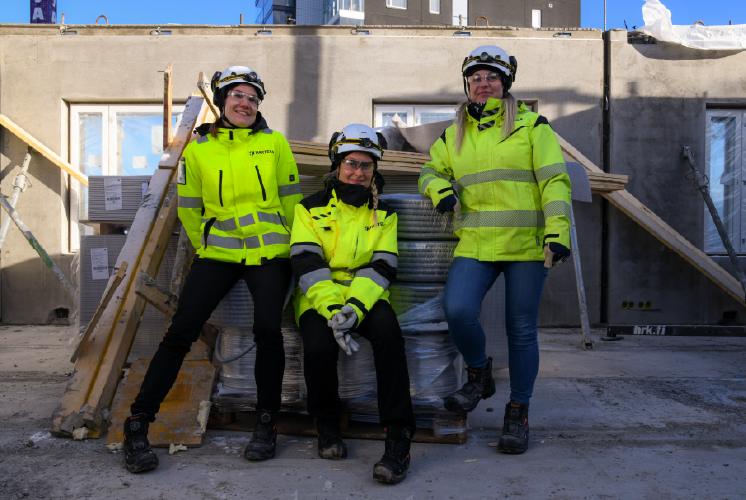 Aasianpihan ainutlaatuinen trio - Iina, Kaisa ja Sannakaisa