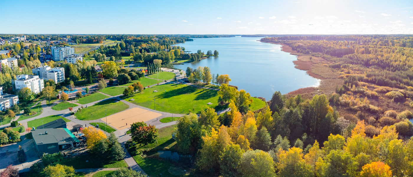 Ilmakuvanäkymä Järvenpäästä Tuusulanjärven rannalta