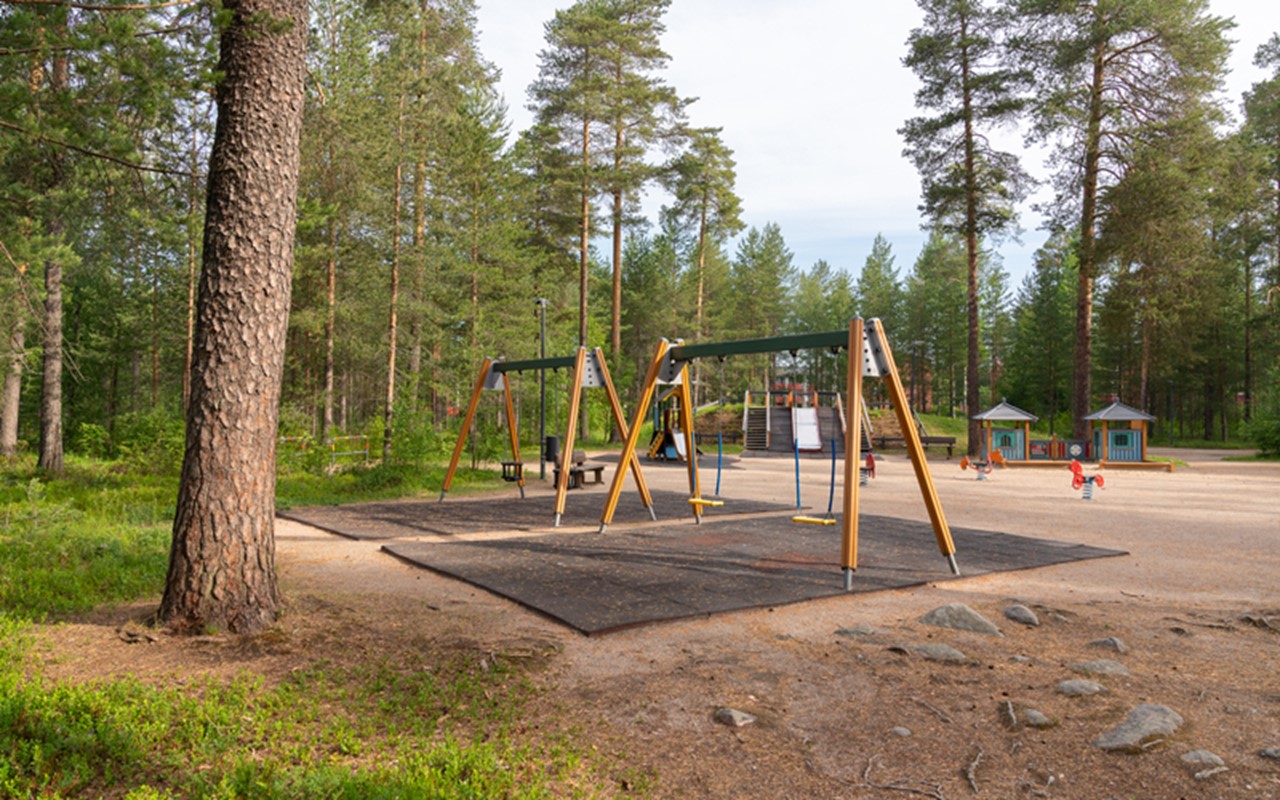 Leikkipuisto Oulun Mäntylässä.