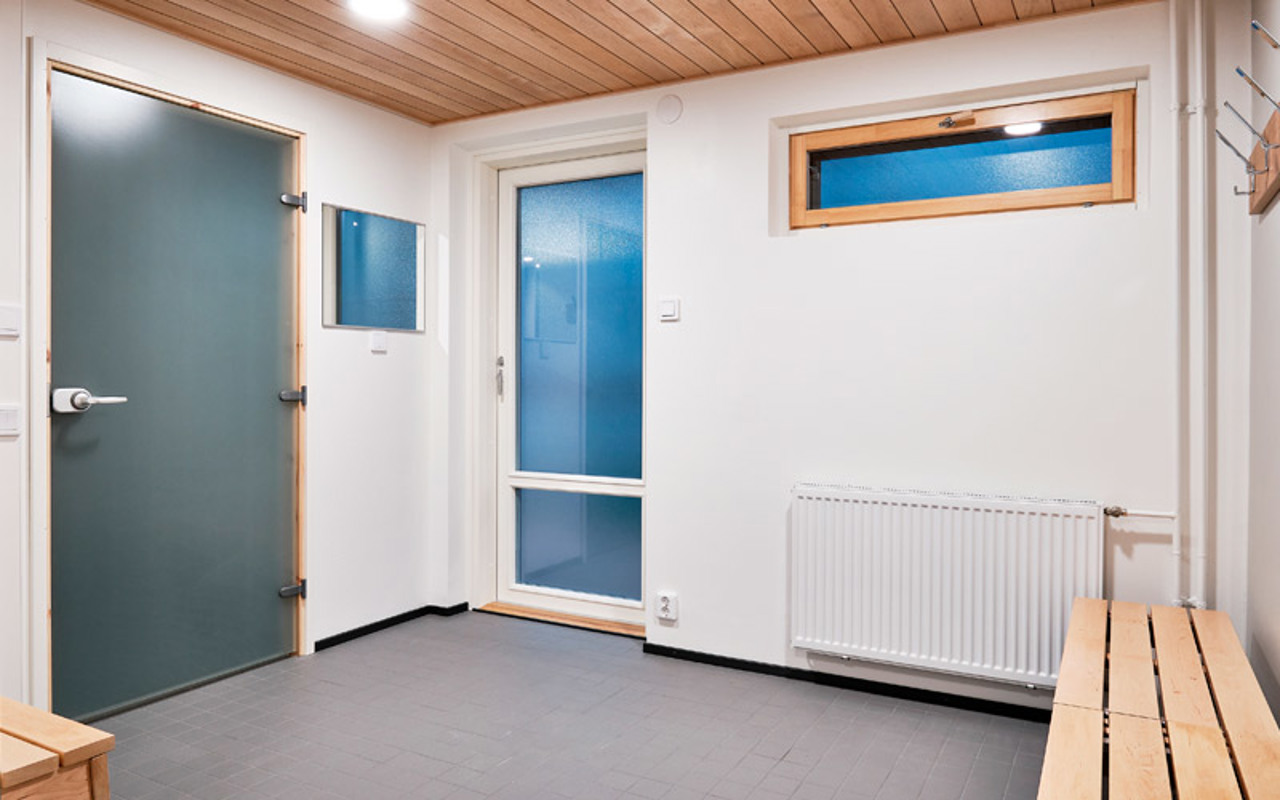 Valokuva Espoon Kehrän saunaosaton pukuhuoneesta
